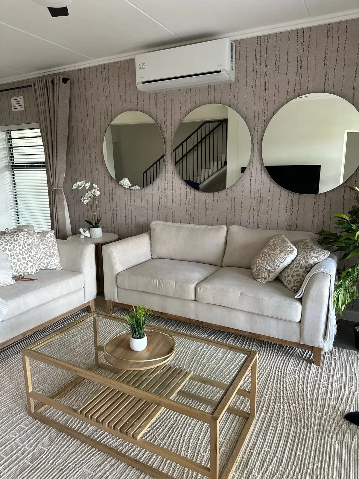 23 Interiors wallpaper installation